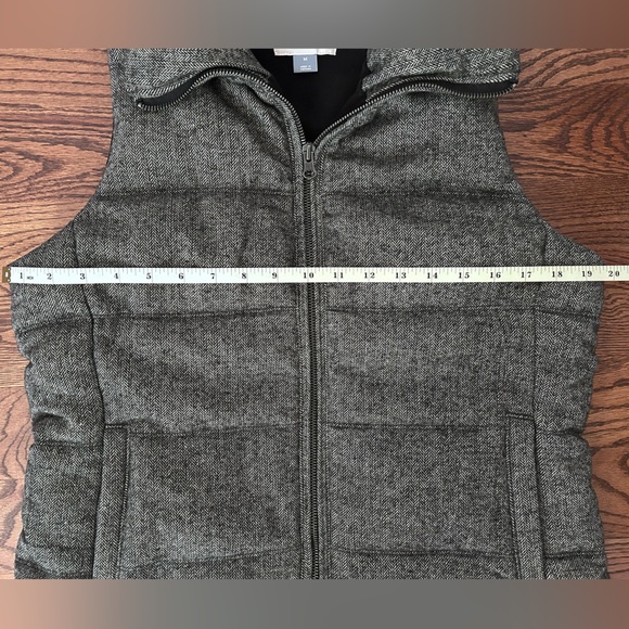 Old Navy Women's Dark Gray Wool Blend Tweed Zip-Up Puffer Vest - Picture 8 of 11